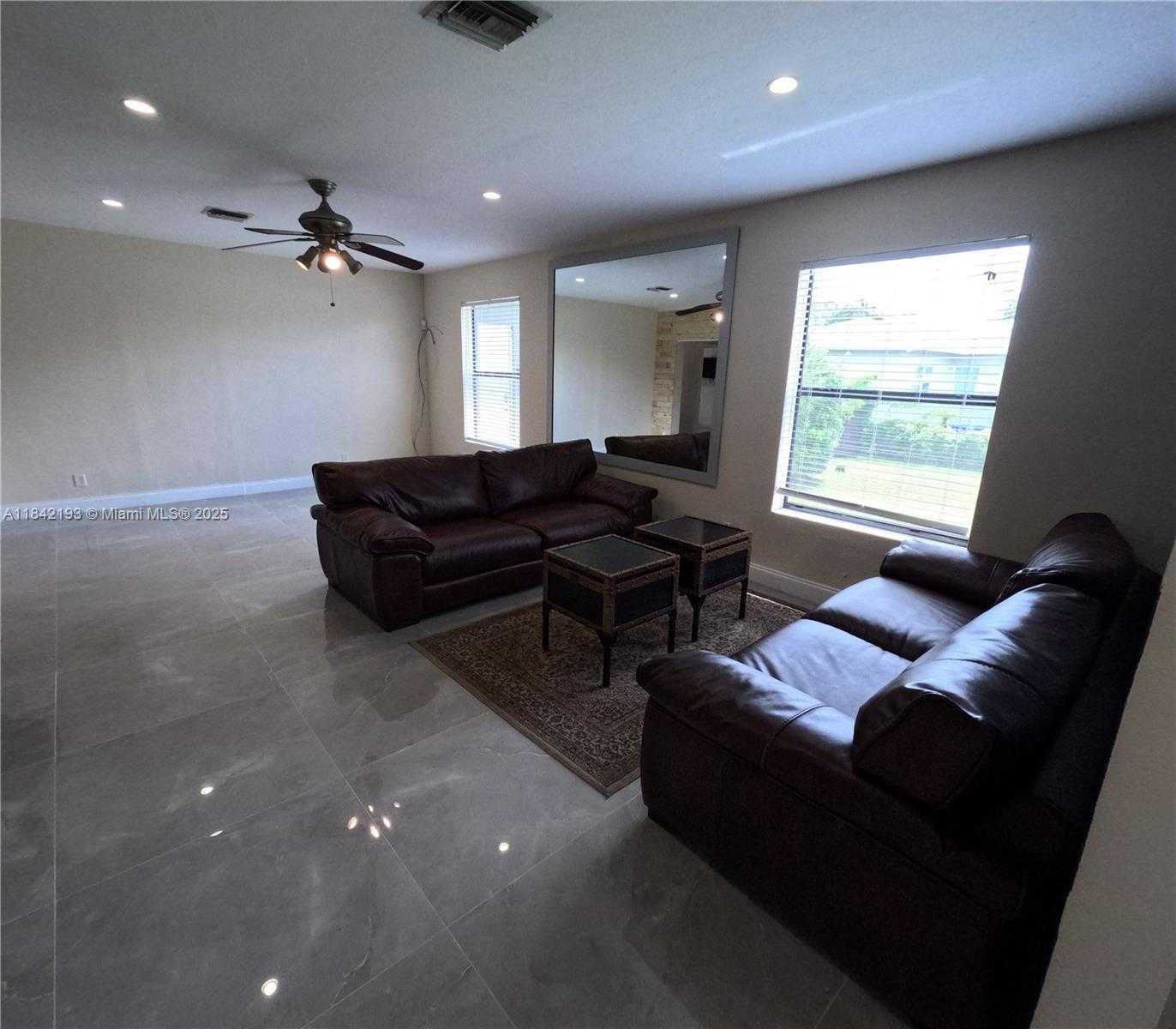 Small Image of 2518 MONROE ST #1-2, Hollywood Number 5