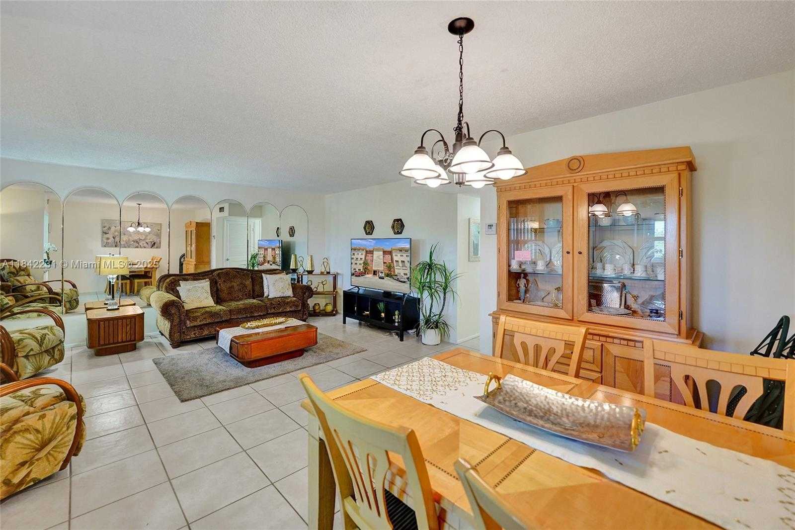 Small Image of 5300 WASHINGTON ST #V308, Hollywood Number 4