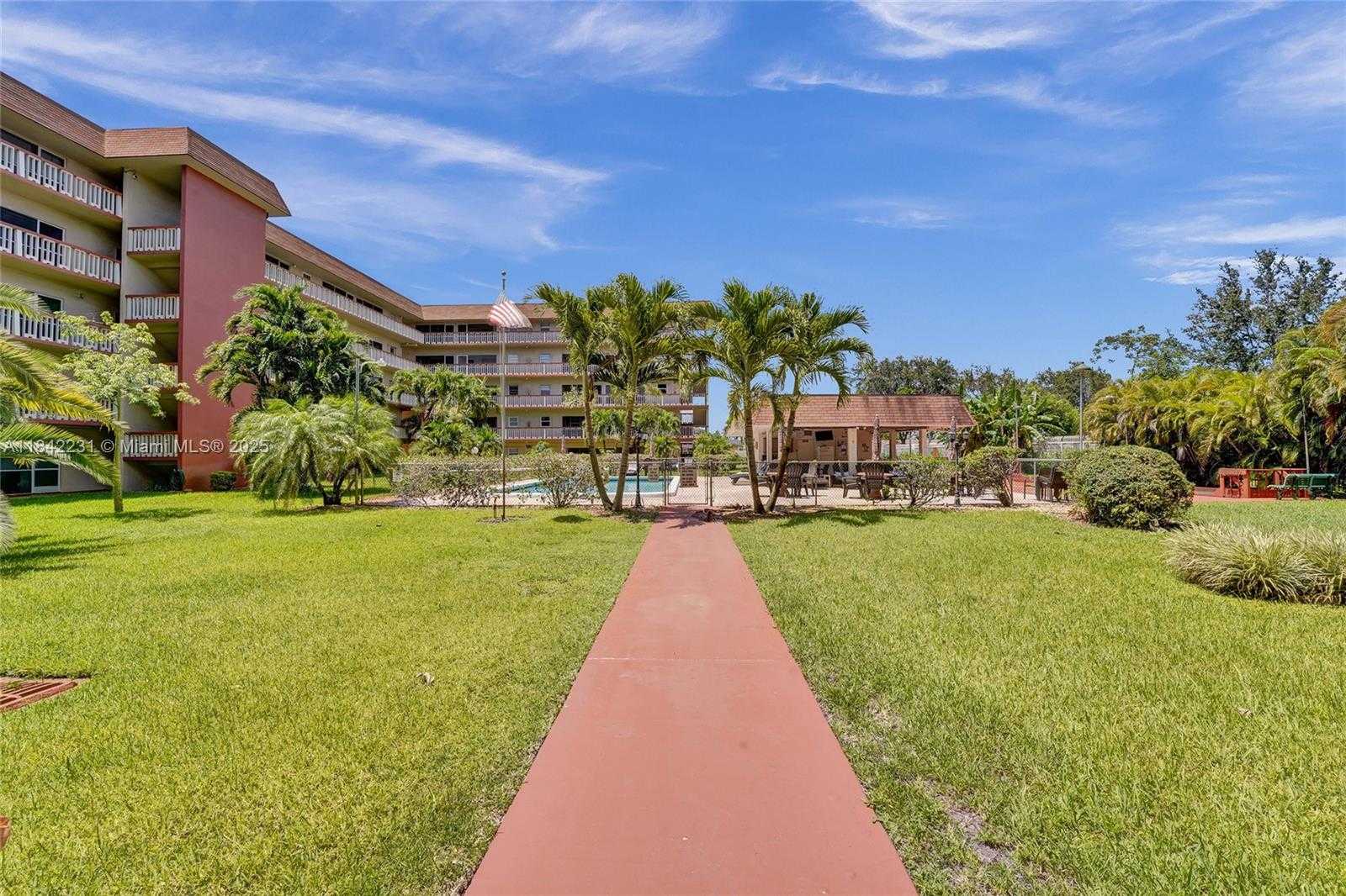 Small Image of 5300 WASHINGTON ST #V308, Hollywood Number 69