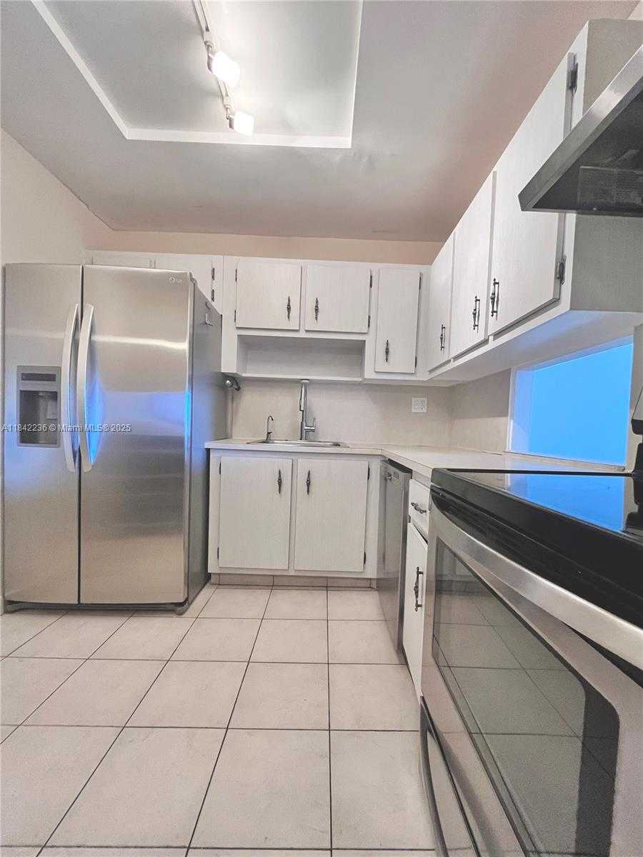 Small Image of 500 THREE ISLANDS BLVD #502, Hallandale Beach Number 4