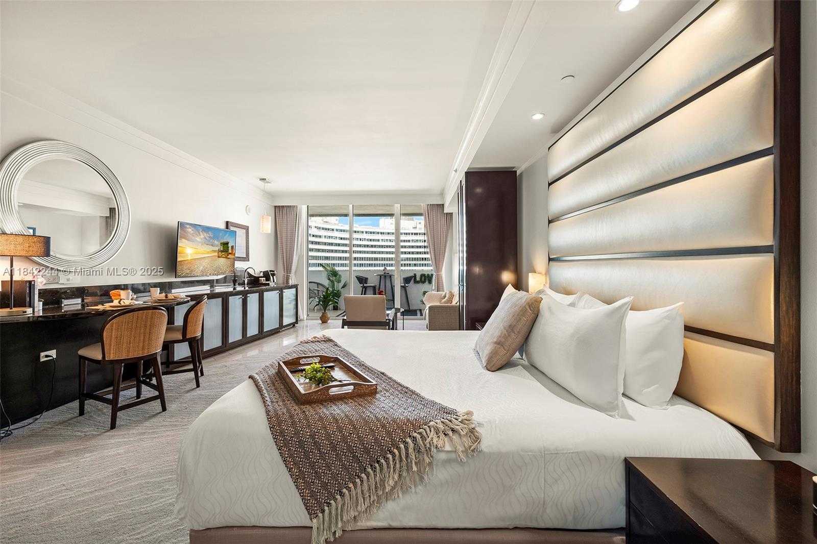 Small Image of 4391 COLLINS AVE #802, Miami Beach Number 36
