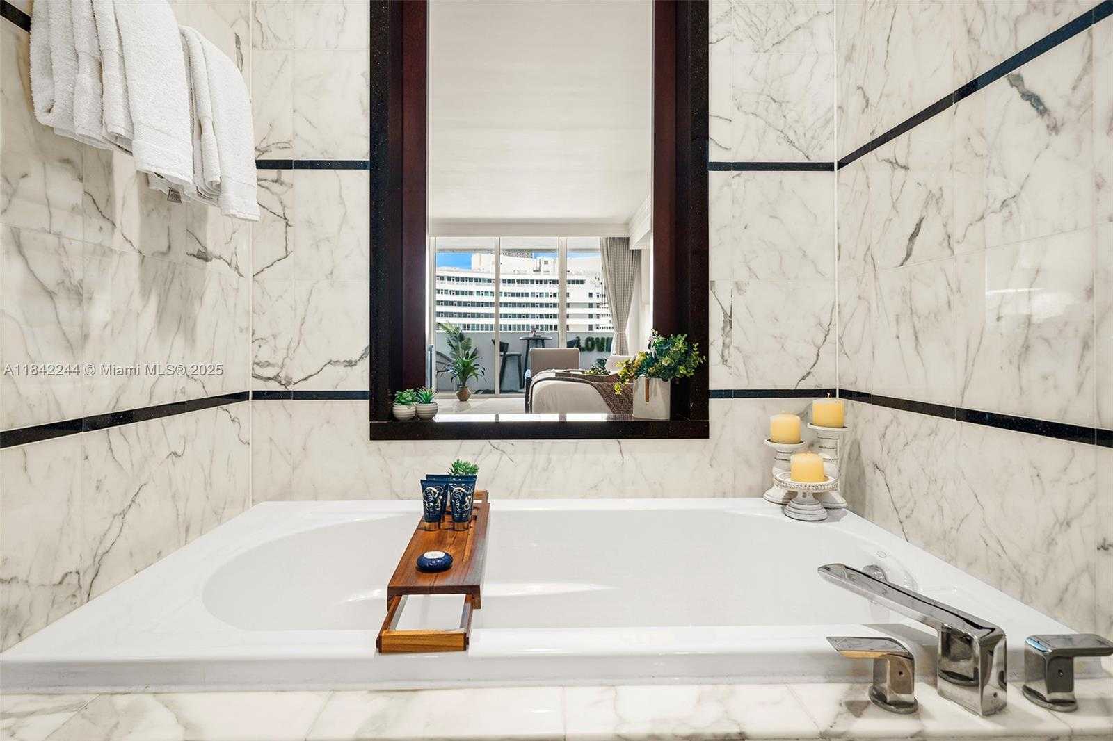 Small Image of 4391 COLLINS AVE #802, Miami Beach Number 39