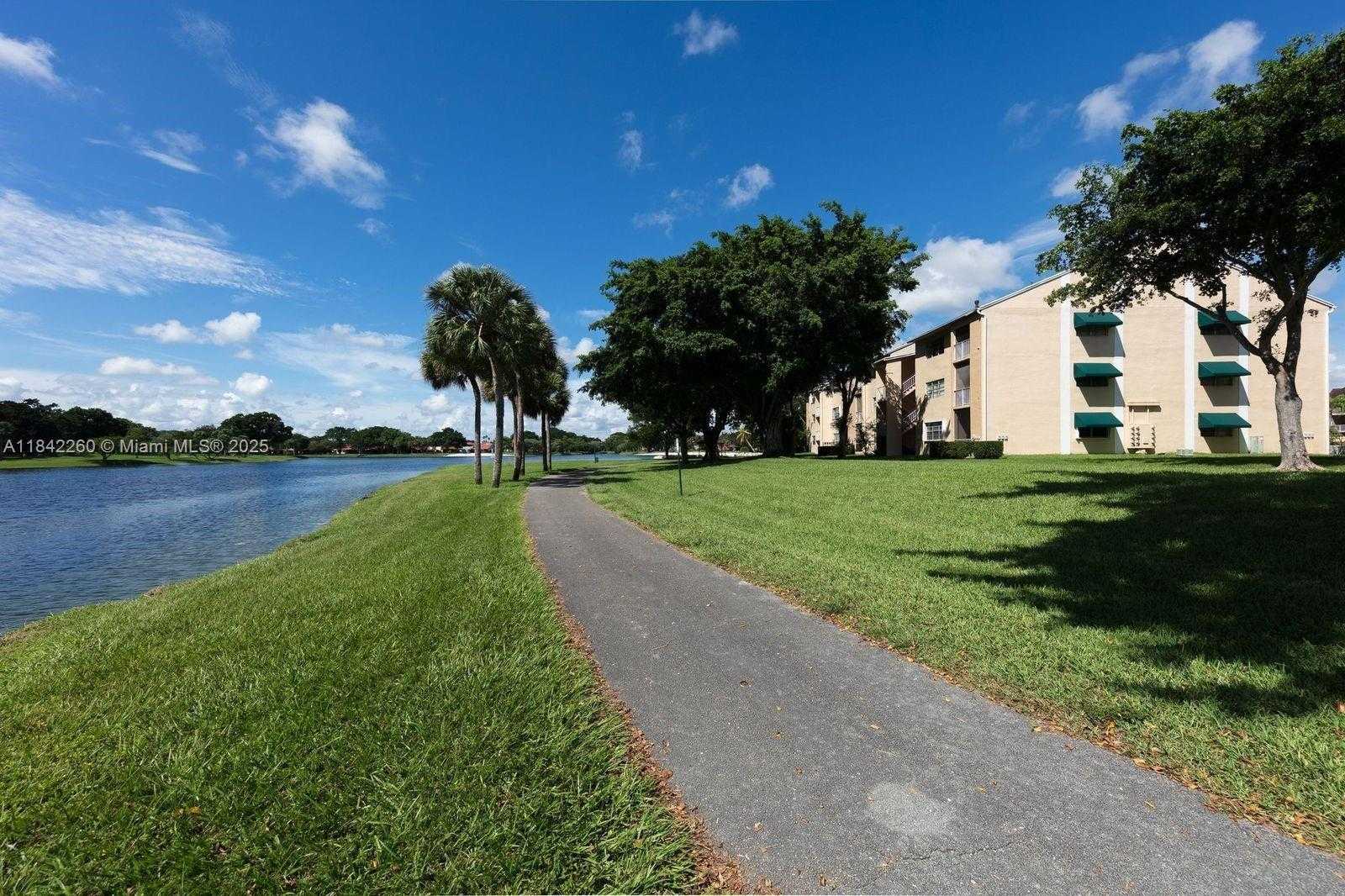 Small Image of 15275 SOUTH WEST 107TH LN #105, Miami Number 13
