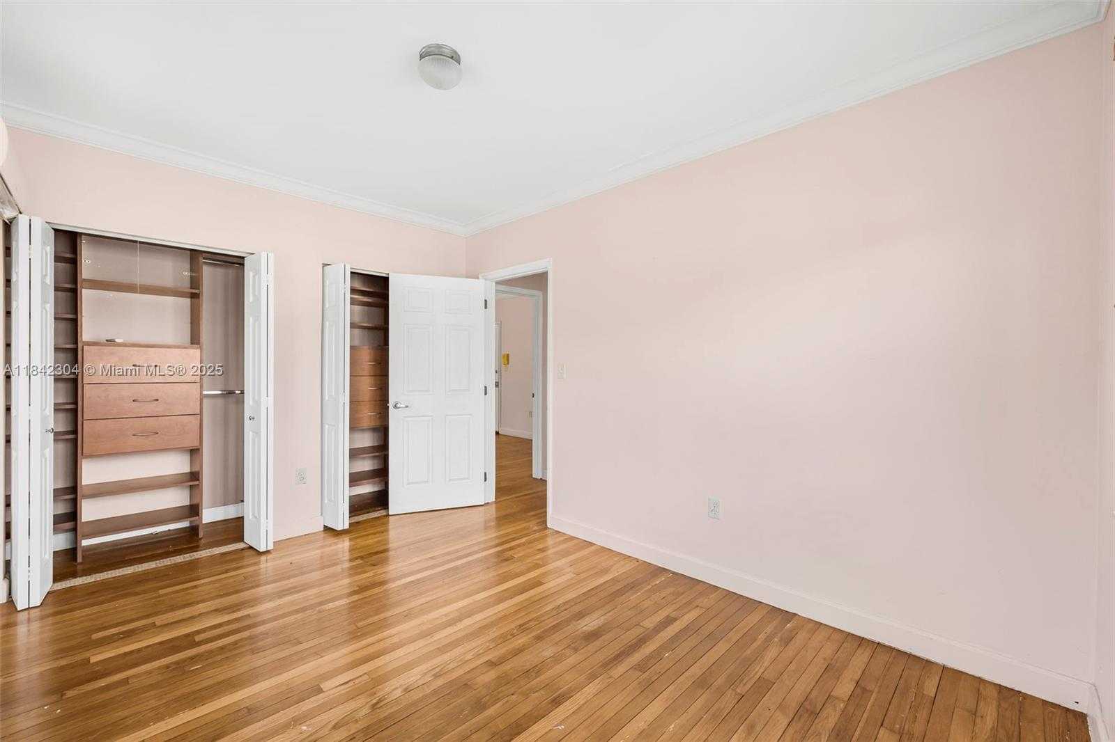 Small Image of 8320 CRESPI BLVD #12, Miami Beach Number 10
