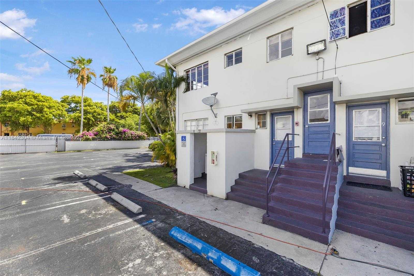 Small Image of 8320 CRESPI BLVD #12, Miami Beach Number 13