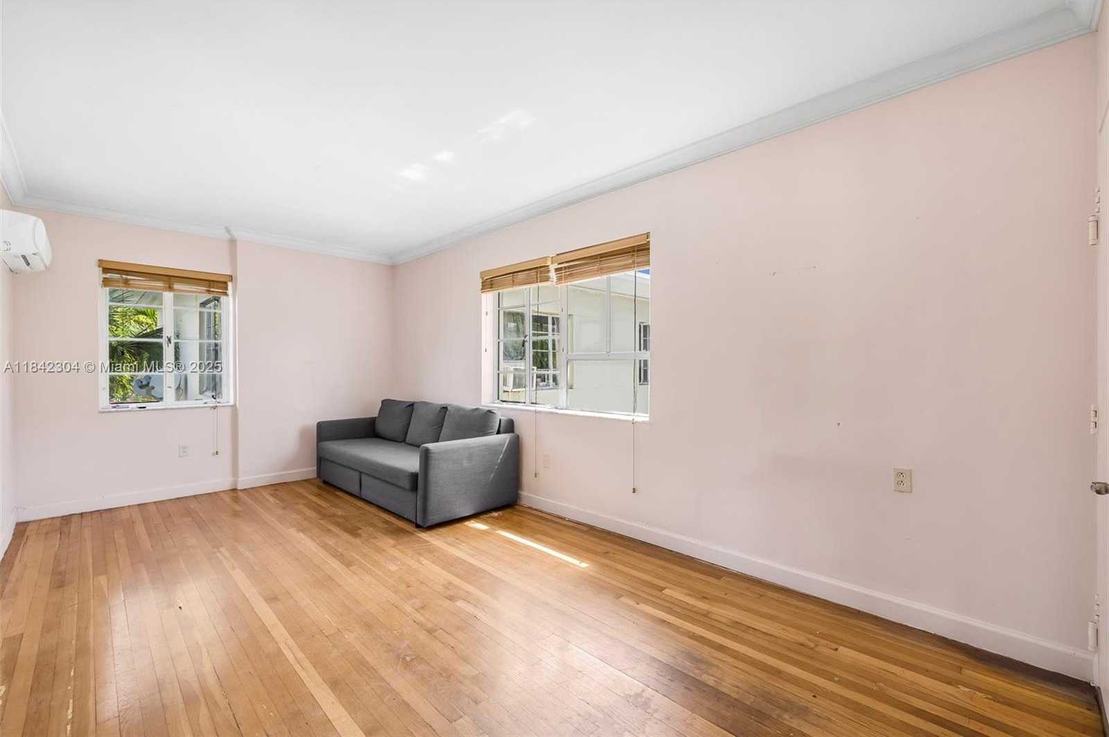 Small Image of 8320 CRESPI BLVD #12, Miami Beach Number 2