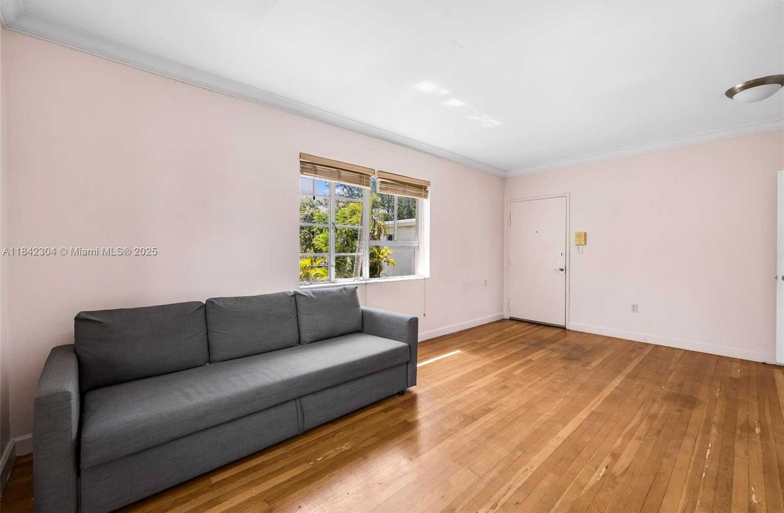 Small Image of 8320 CRESPI BLVD #12, Miami Beach Number 3
