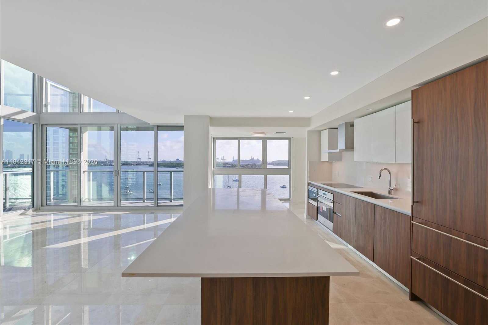 Small Image of 1500 BAY RD #PH - N1416, Miami Beach Number 11