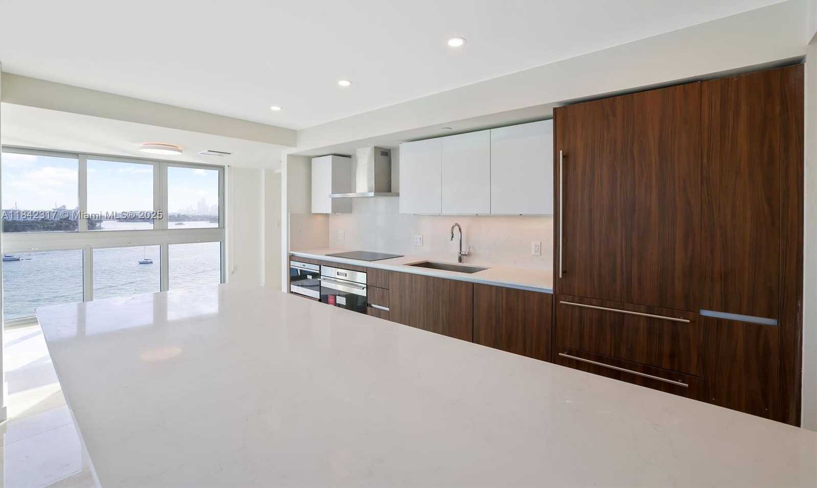 Small Image of 1500 BAY RD #PH - N1416, Miami Beach Number 12
