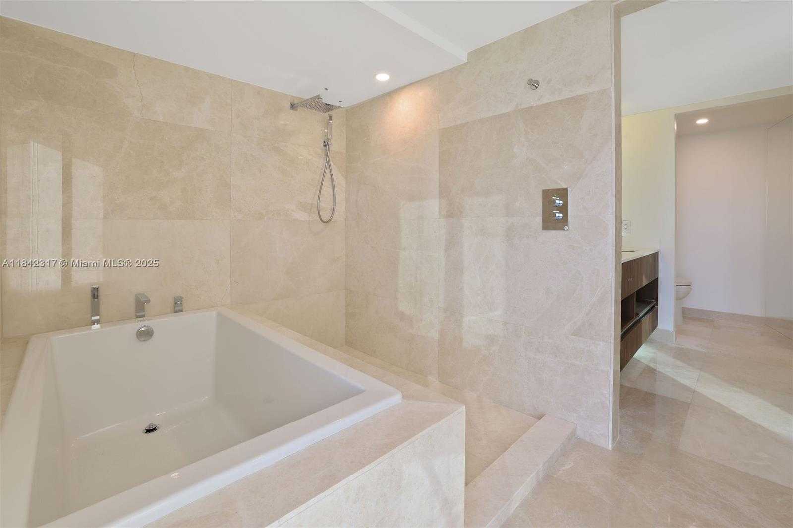 Small Image of 1500 BAY RD #PH - N1416, Miami Beach Number 32