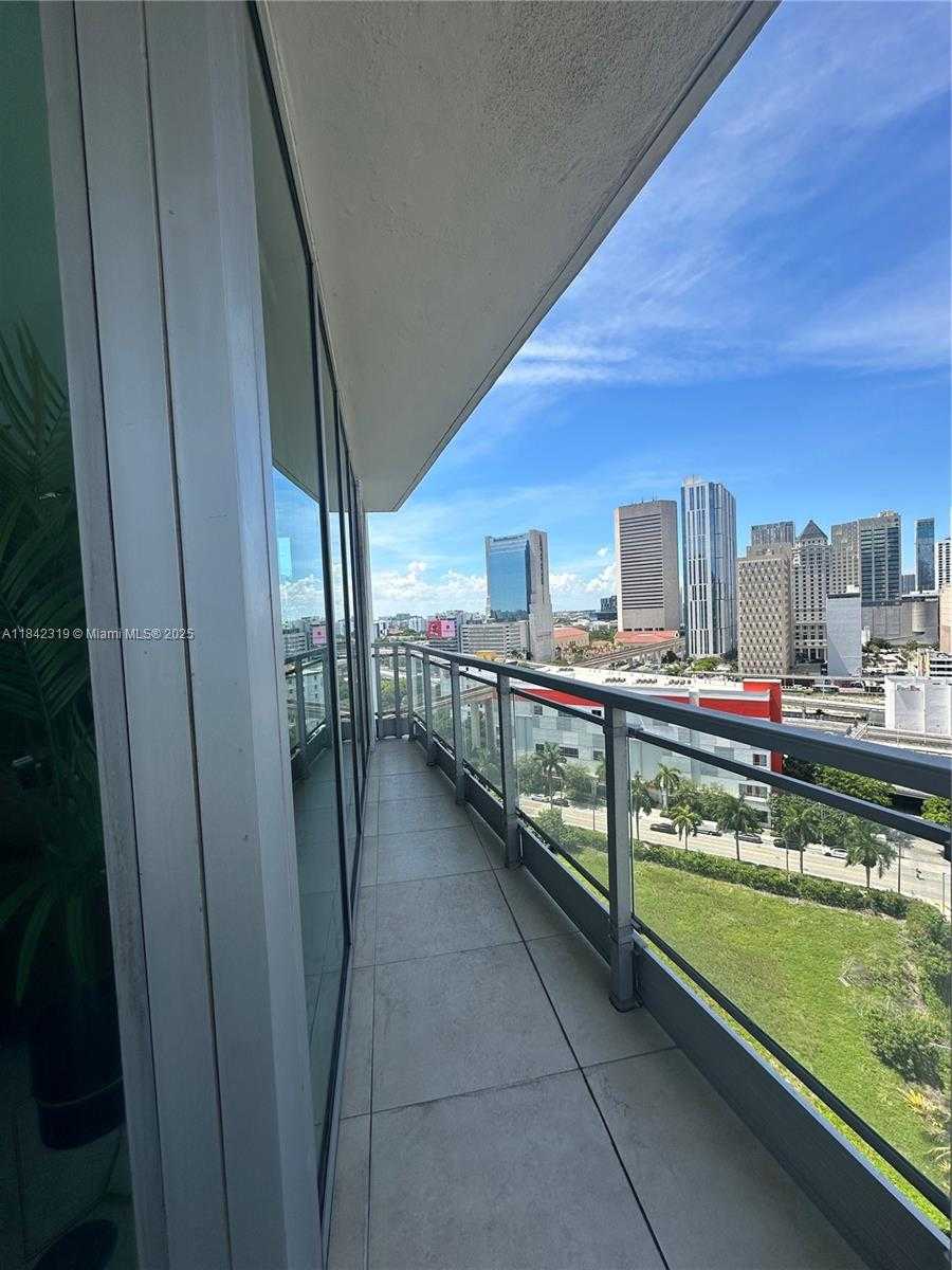 Small Image of 90 SOUTH WEST 3RD ST #1604, Miami Number 25