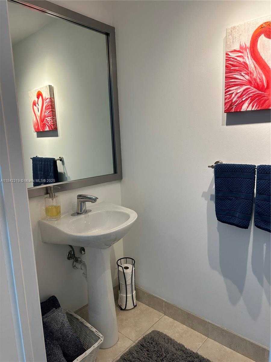 Small Image of 90 SOUTH WEST 3RD ST #1604, Miami Number 28
