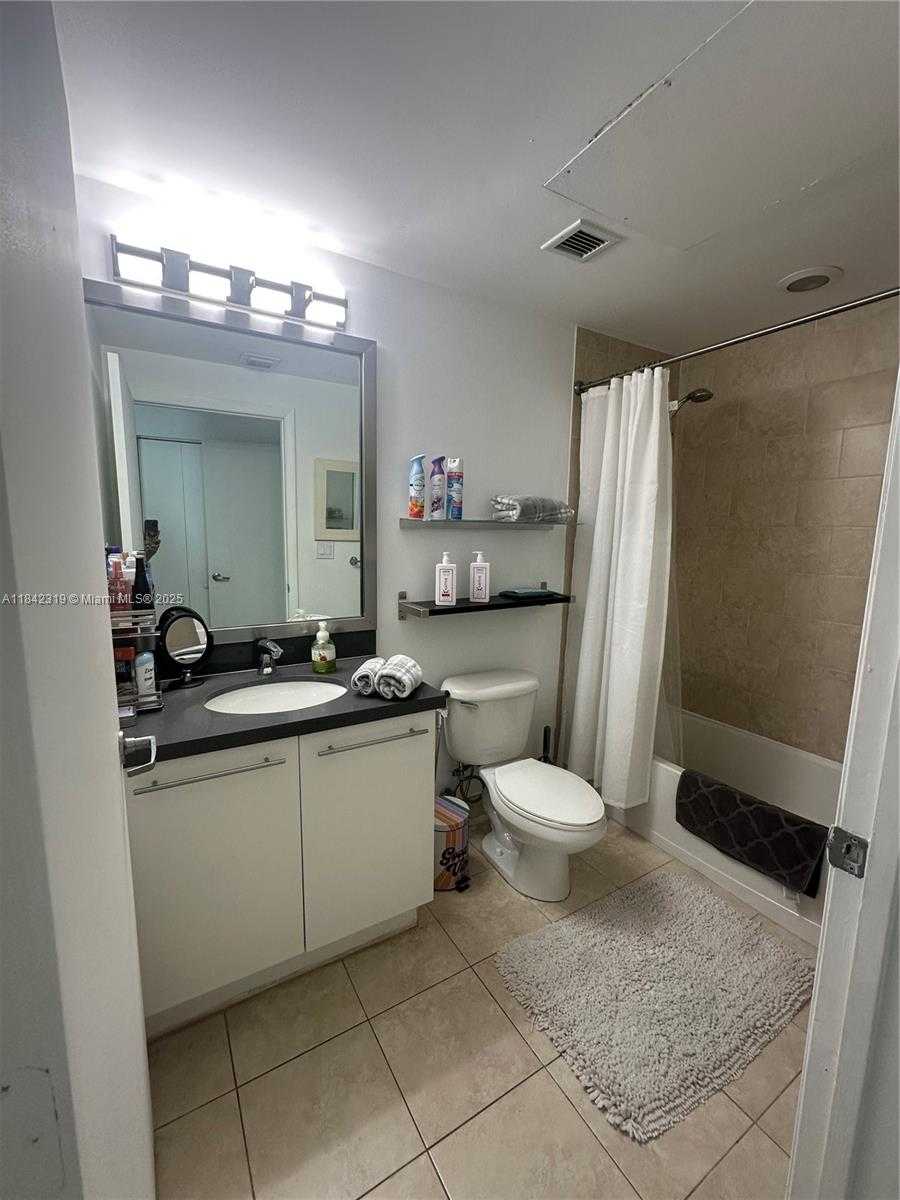 Small Image of 90 SOUTH WEST 3RD ST #1604, Miami Number 33