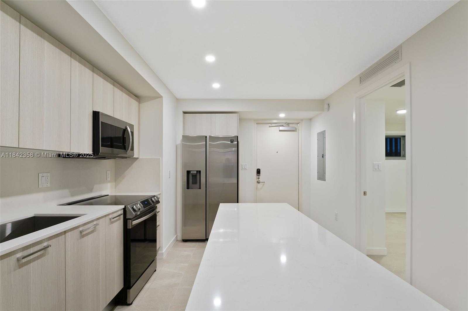 Small Image of 1500 BAY RD #N-0302, Miami Beach Number 11