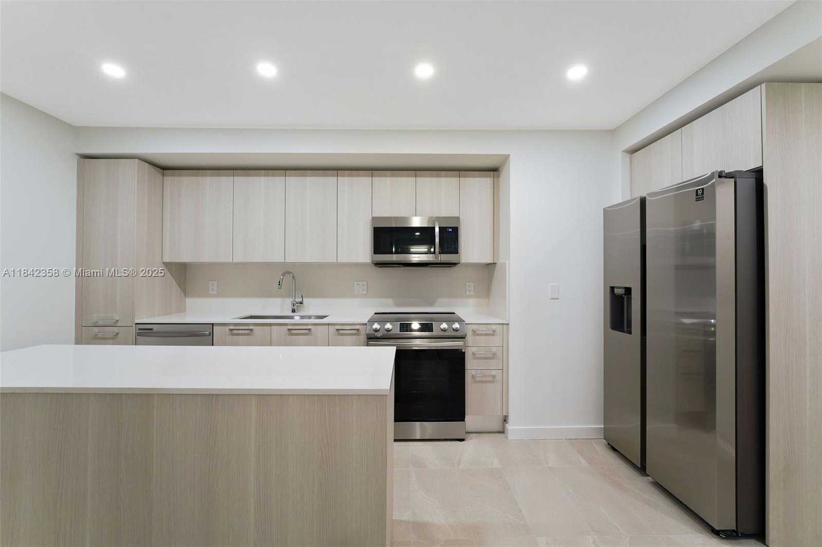 Small Image of 1500 BAY RD #N-0302, Miami Beach Number 12