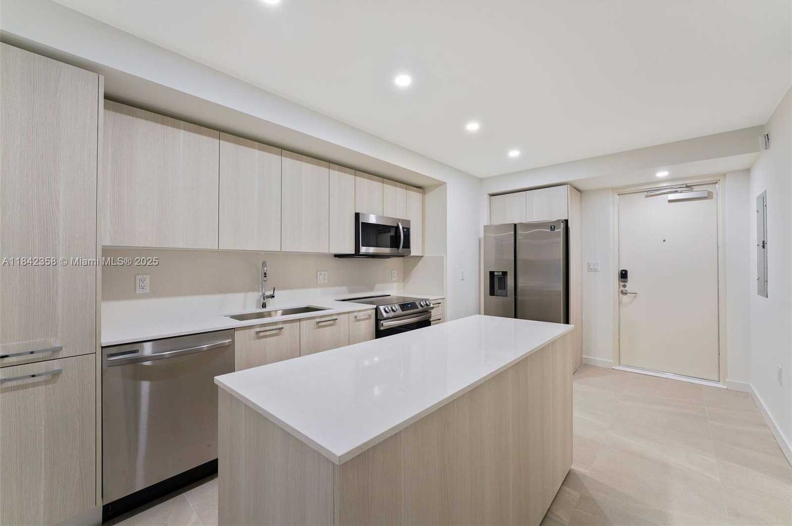 Small Image of 1500 BAY RD #N-0302, Miami Beach Number 13