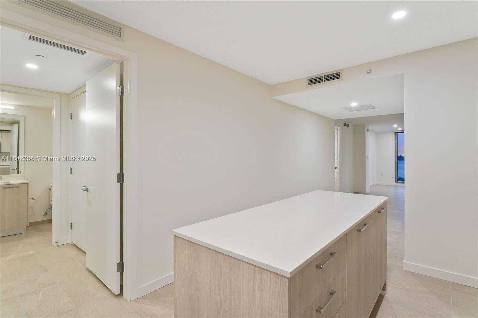 Small Image of 1500 BAY RD #N-0302, Miami Beach Number 14