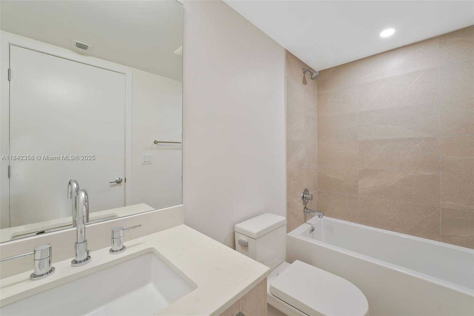Small Image of 1500 BAY RD #N-0302, Miami Beach Number 16