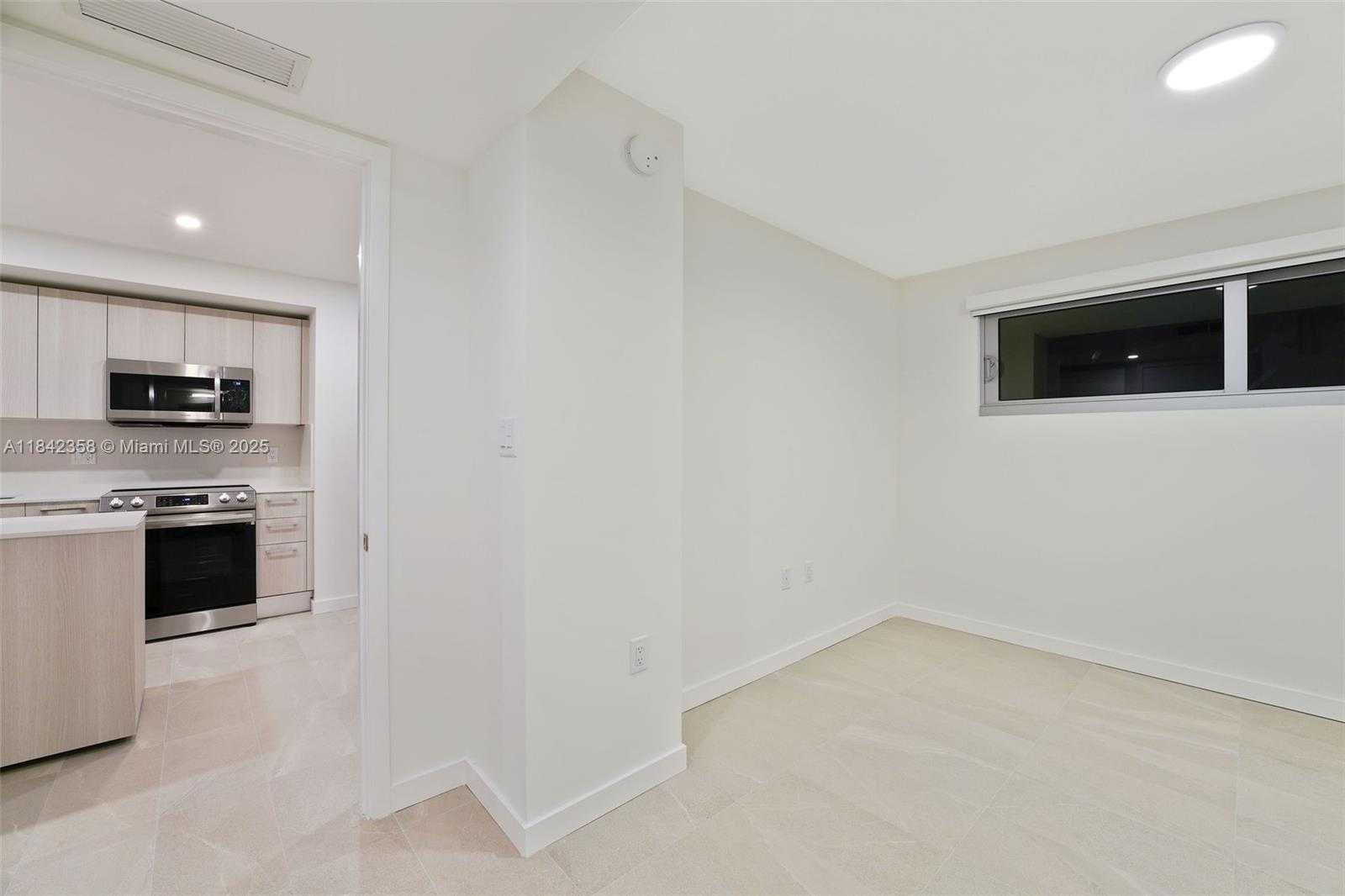 Small Image of 1500 BAY RD #N-0302, Miami Beach Number 17