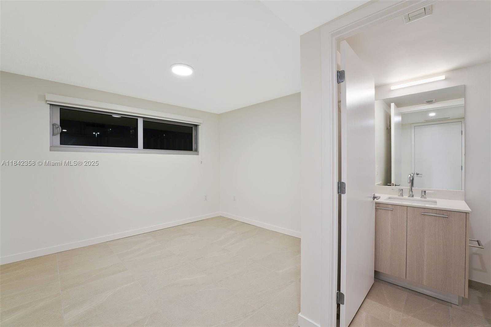 Small Image of 1500 BAY RD #N-0302, Miami Beach Number 18