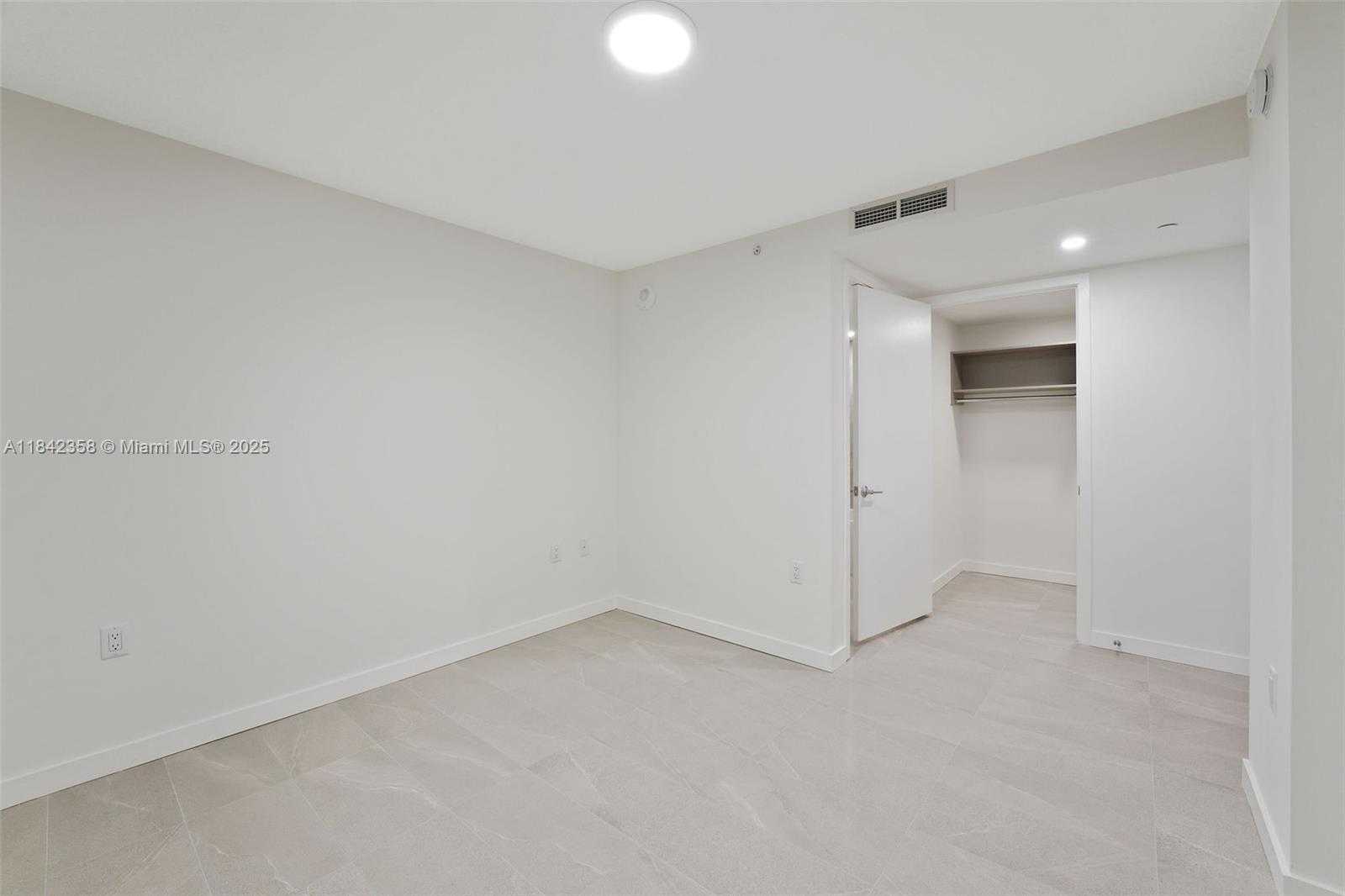 Small Image of 1500 BAY RD #N-0302, Miami Beach Number 19