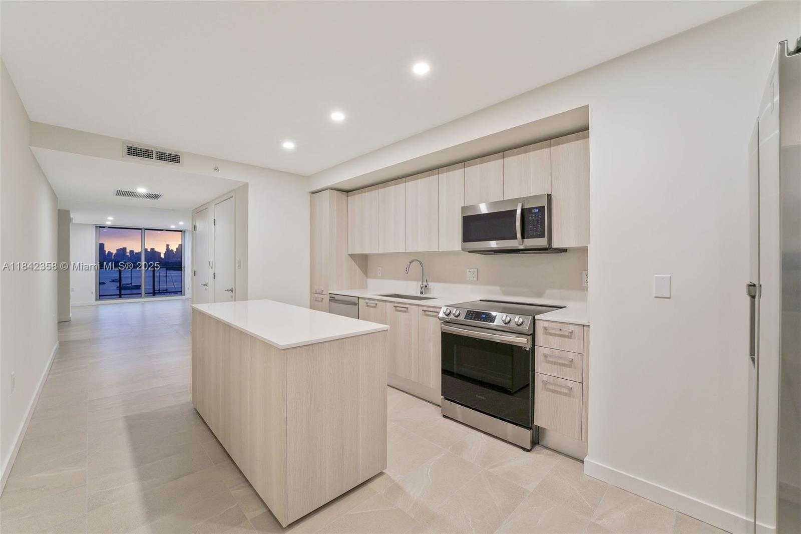 Small Image of 1500 BAY RD #N-0302, Miami Beach Number 2