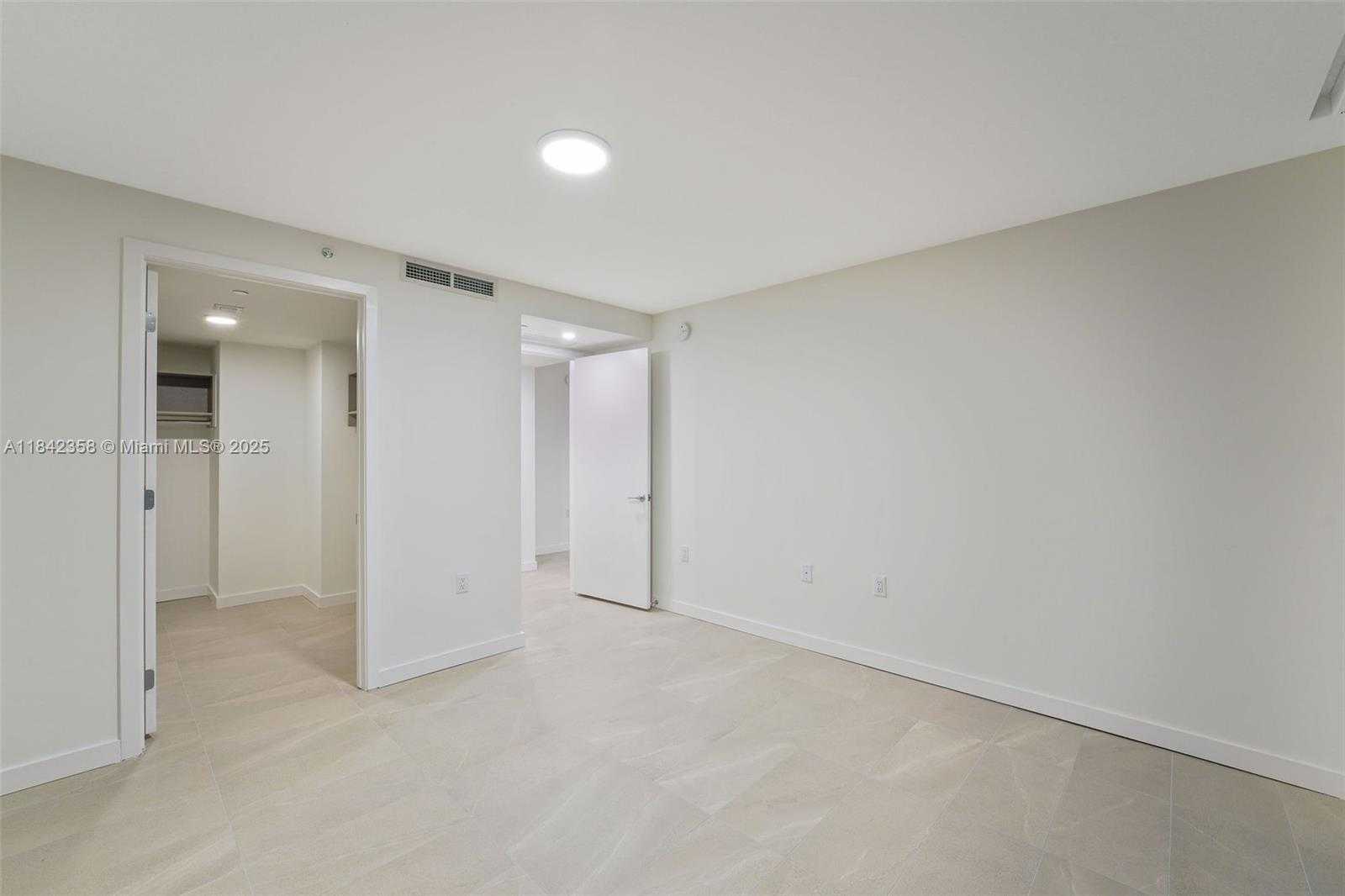 Small Image of 1500 BAY RD #N-0302, Miami Beach Number 24
