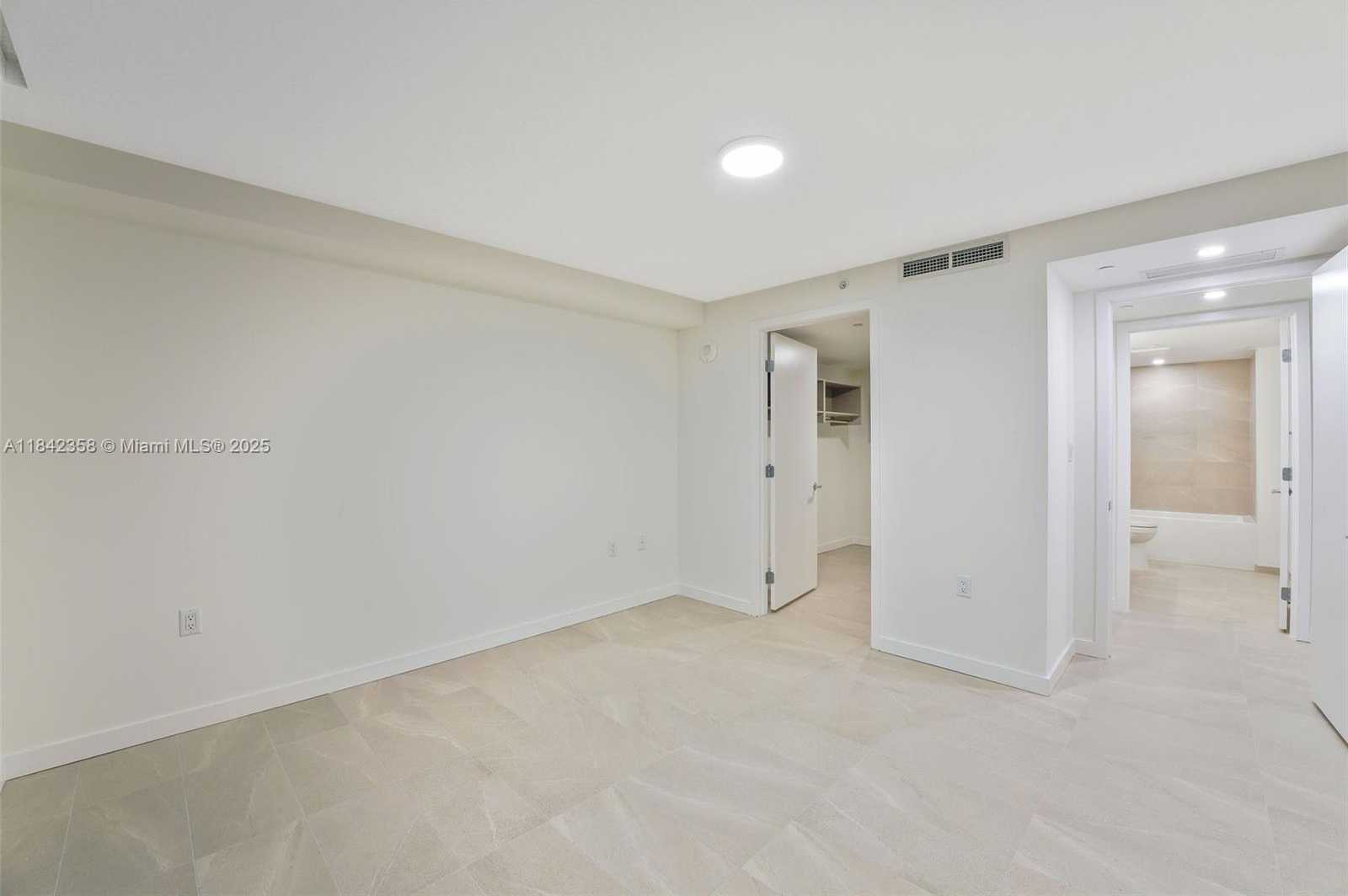 Small Image of 1500 BAY RD #N-0302, Miami Beach Number 25