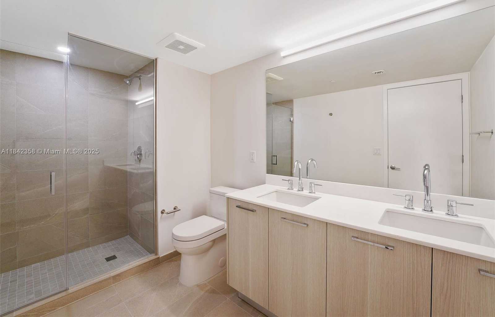 Small Image of 1500 BAY RD #N-0302, Miami Beach Number 35