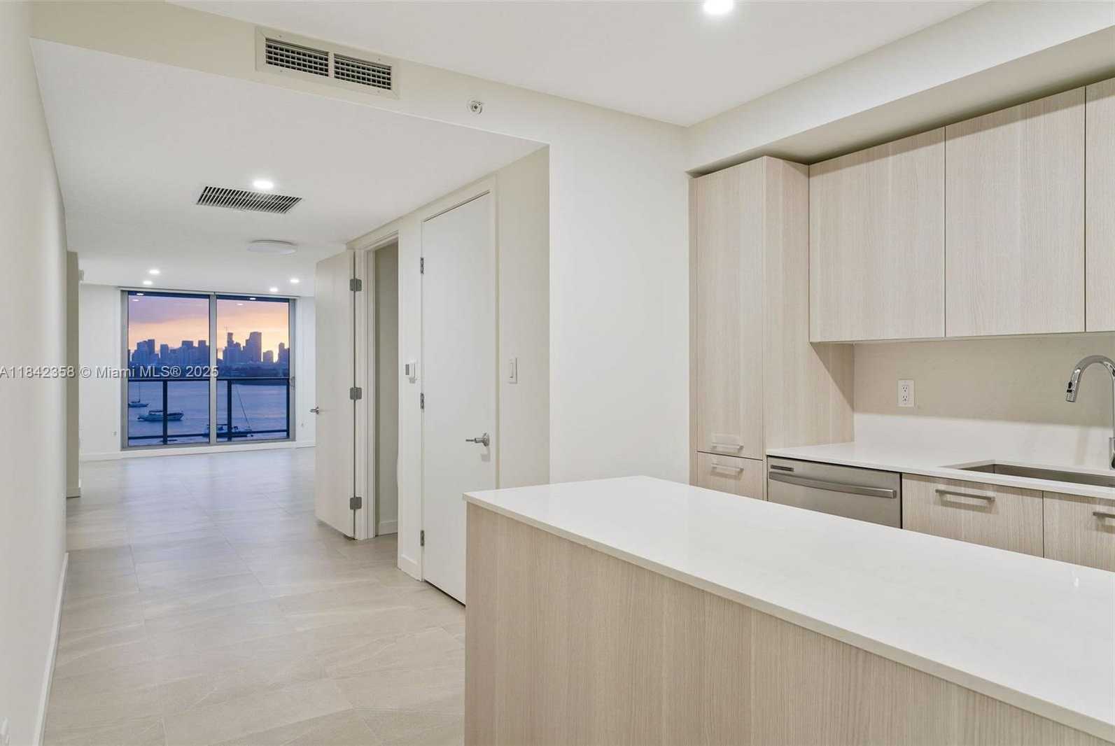 Small Image of 1500 BAY RD #N-0302, Miami Beach Number 4