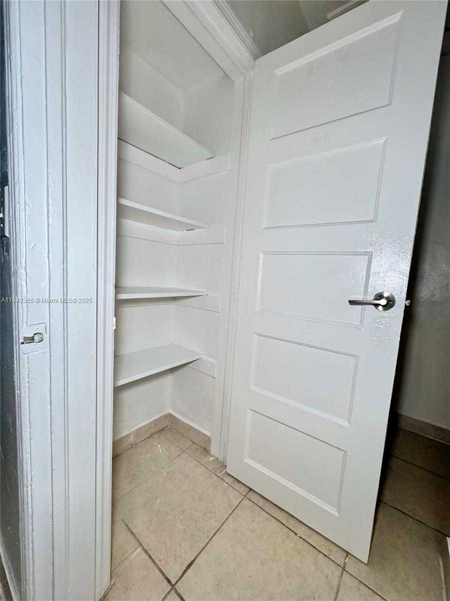 Small Image of 7629 DICKENS AVE #8, Miami Beach Number 11