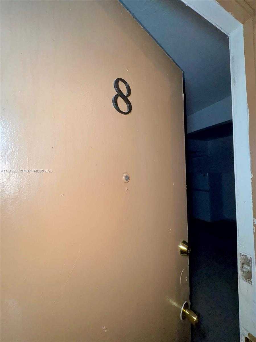 Small Image of 7629 DICKENS AVE #8, Miami Beach Number 16