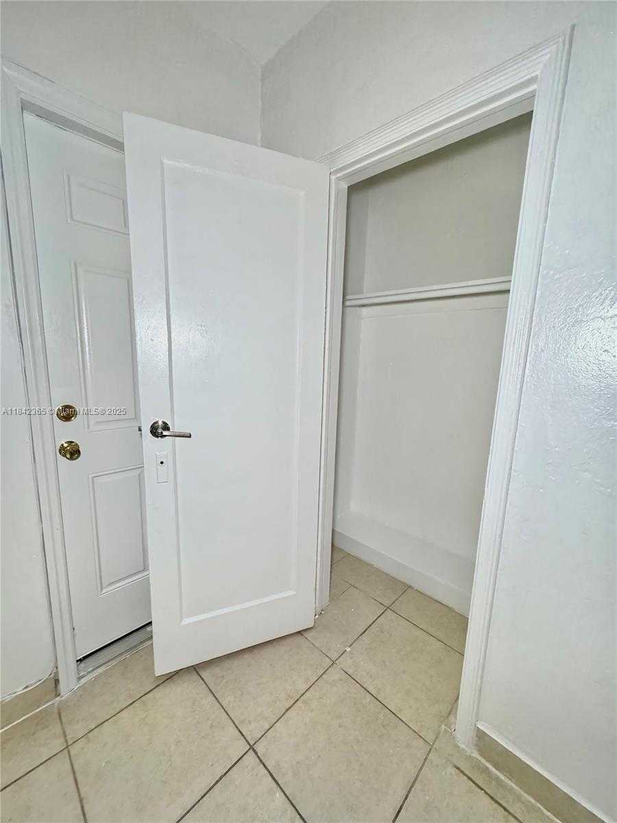 Small Image of 7629 DICKENS AVE #8, Miami Beach Number 8