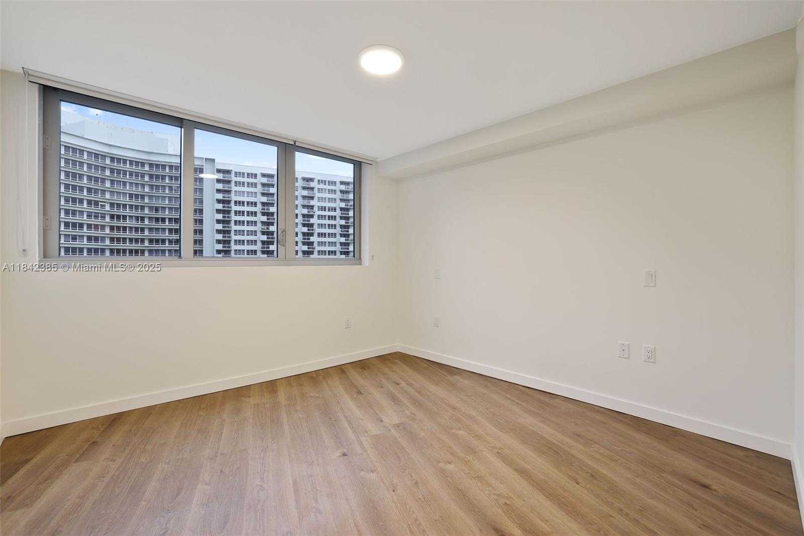 Small Image of 1500 BAY RD #N-0323, Miami Beach Number 17