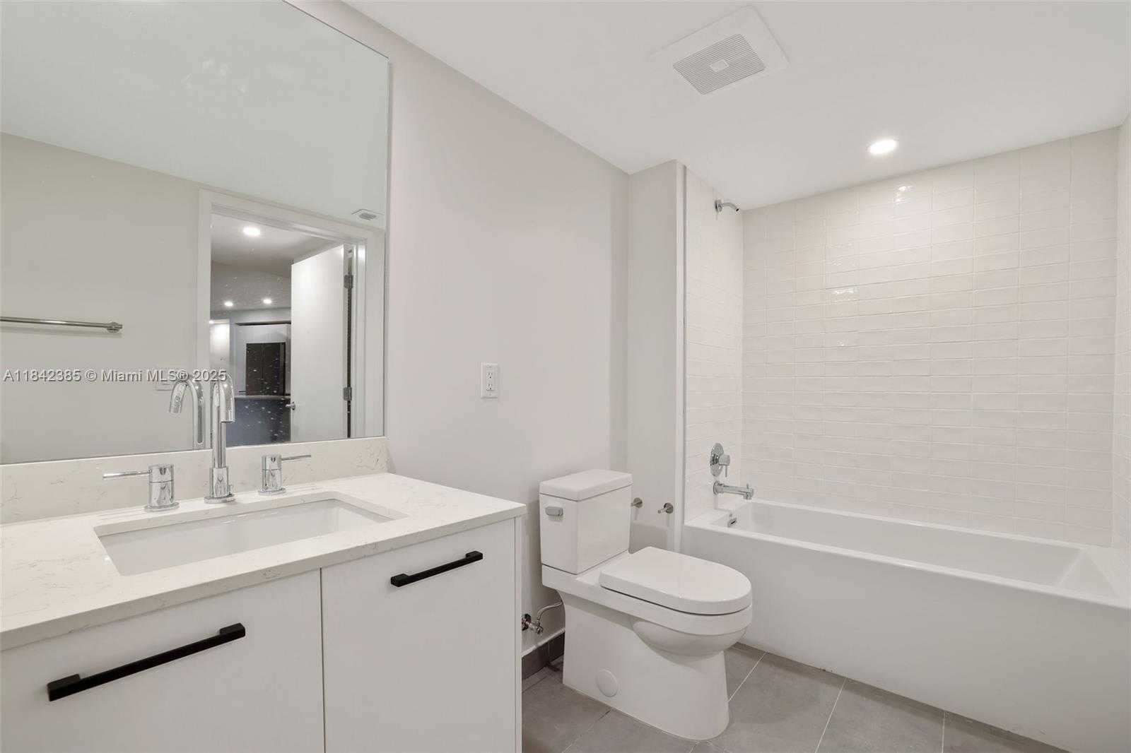 Small Image of 1500 BAY RD #N-0323, Miami Beach Number 20