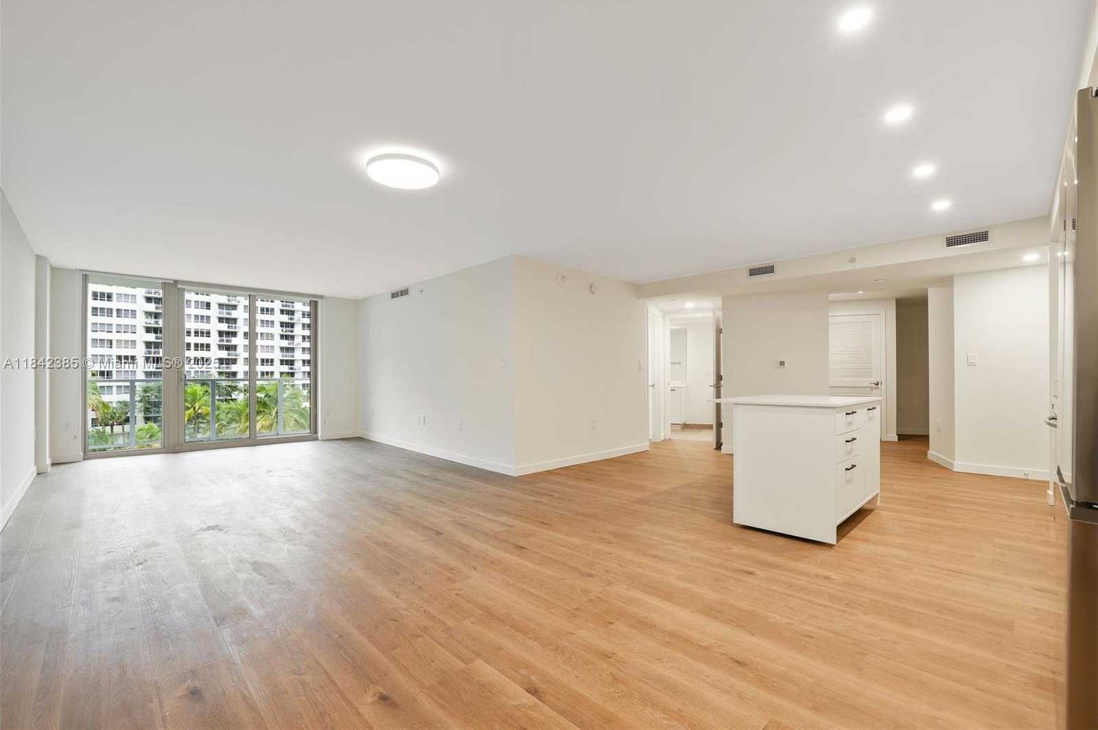 Small Image of 1500 BAY RD #N-0323, Miami Beach Number 3