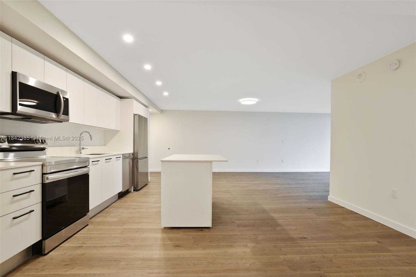 Small Image of 1500 BAY RD #N-0323, Miami Beach Number 5