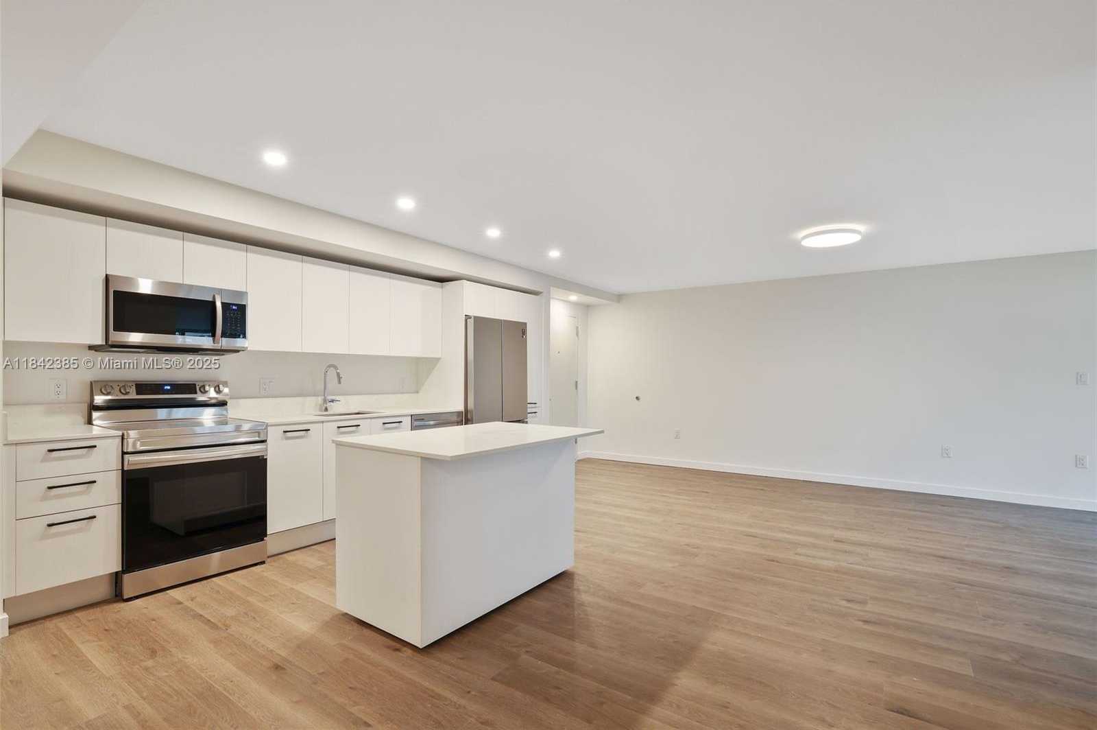 Small Image of 1500 BAY RD #N-0323, Miami Beach Number 6
