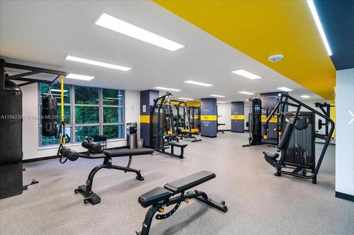 Small Image of 3500 MYSTIC POINTE DR #2101, Aventura Number 16