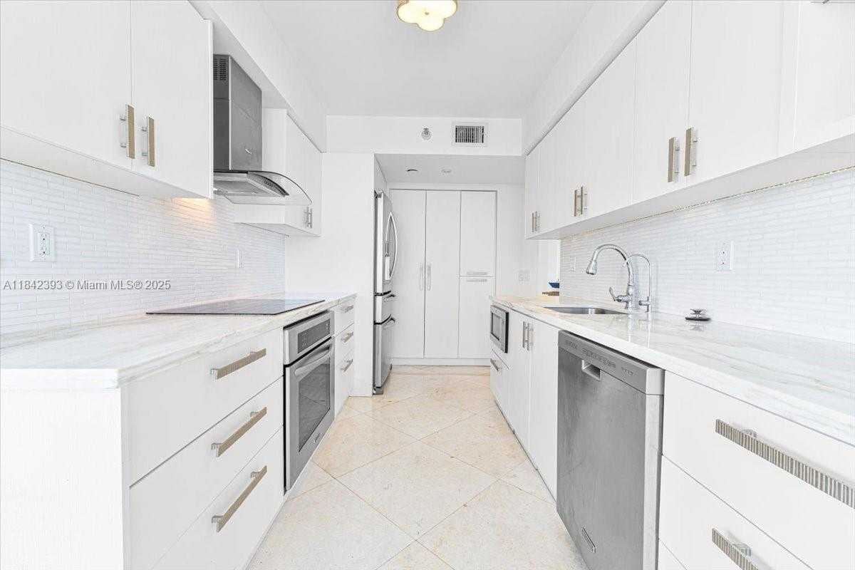 Small Image of 3500 MYSTIC POINTE DR #2101, Aventura Number 22