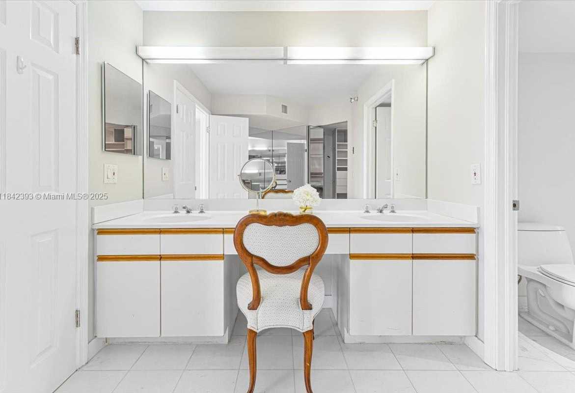 Small Image of 3500 MYSTIC POINTE DR #2101, Aventura Number 25