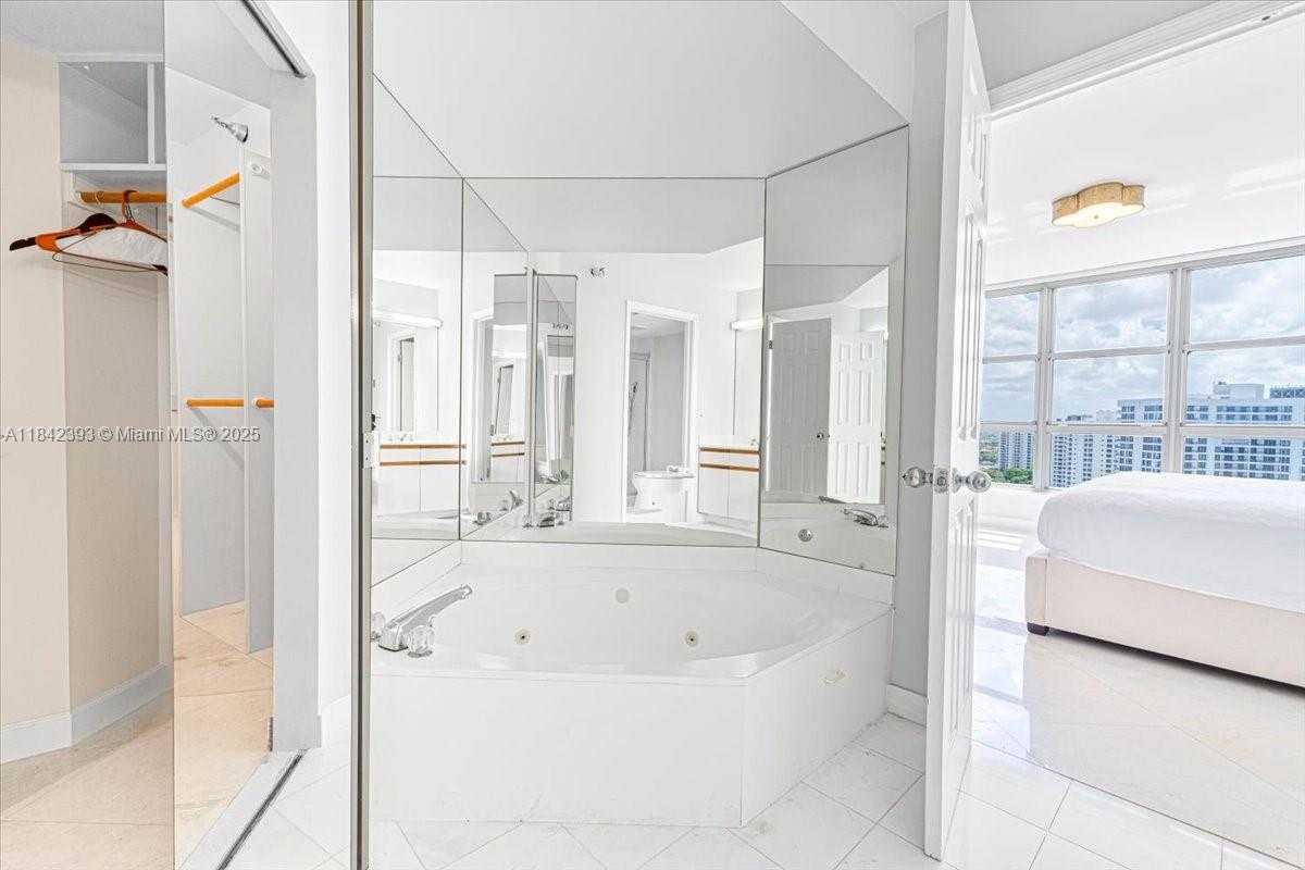 Small Image of 3500 MYSTIC POINTE DR #2101, Aventura Number 27