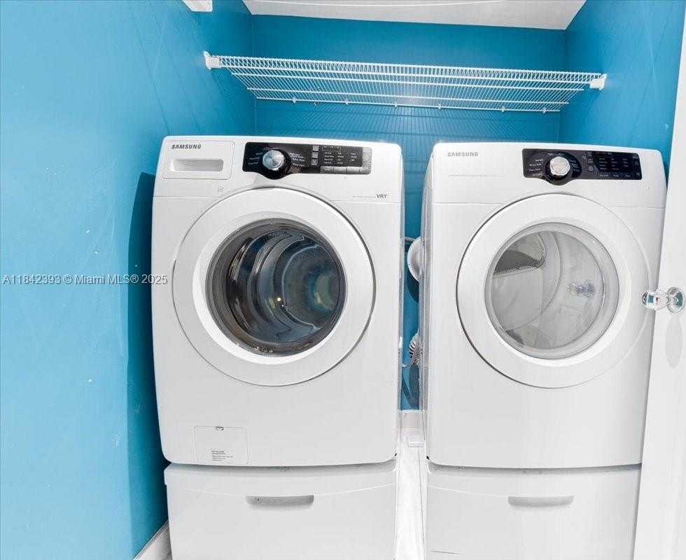 Small Image of 3500 MYSTIC POINTE DR #2101, Aventura Number 4