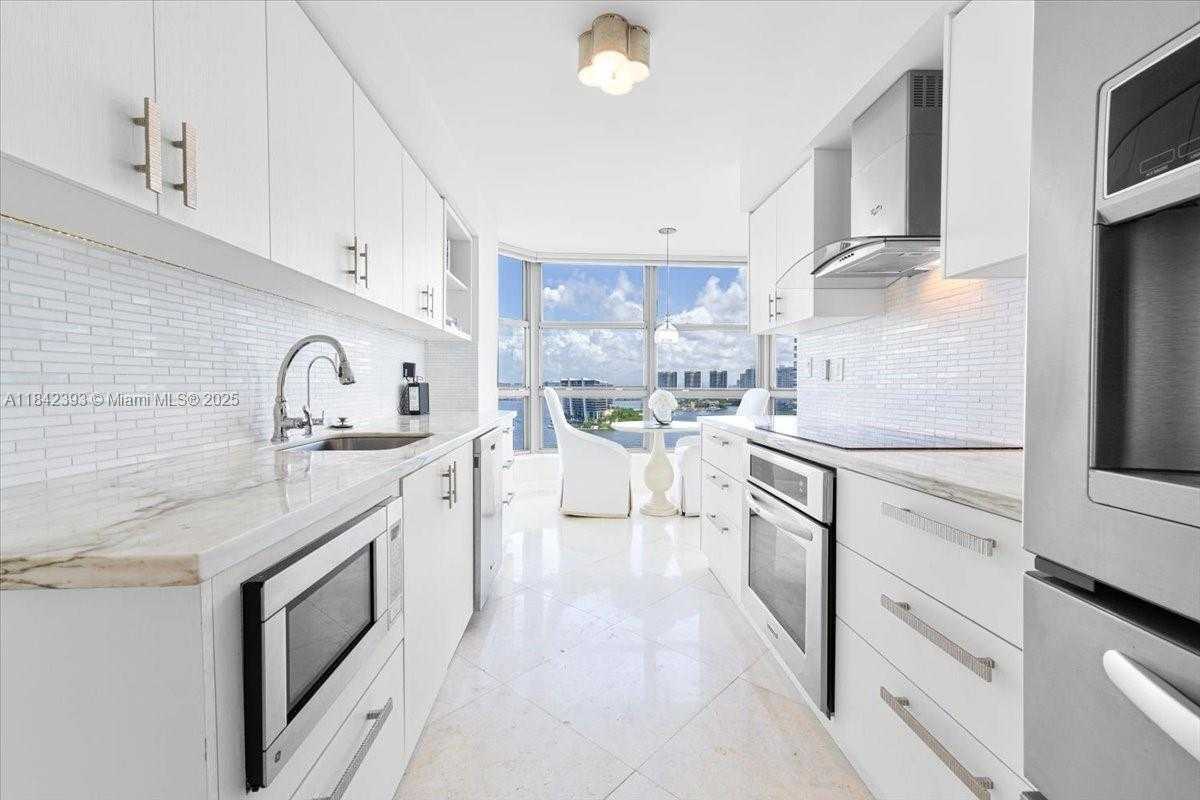 Small Image of 3500 MYSTIC POINTE DR #2101, Aventura Number 5