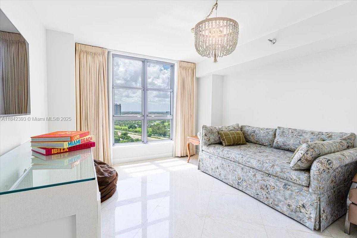 Small Image of 3500 MYSTIC POINTE DR #2101, Aventura Number 6