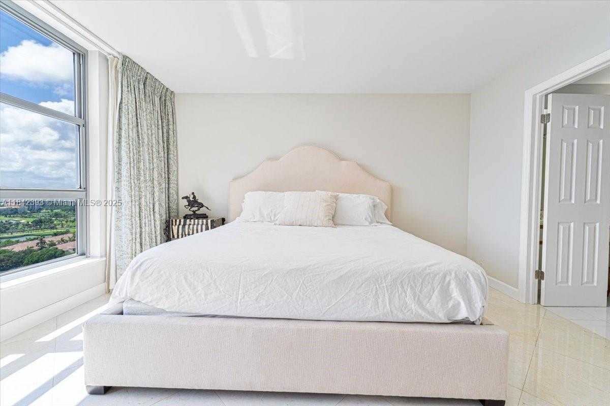 Small Image of 3500 MYSTIC POINTE DR #2101, Aventura Number 7