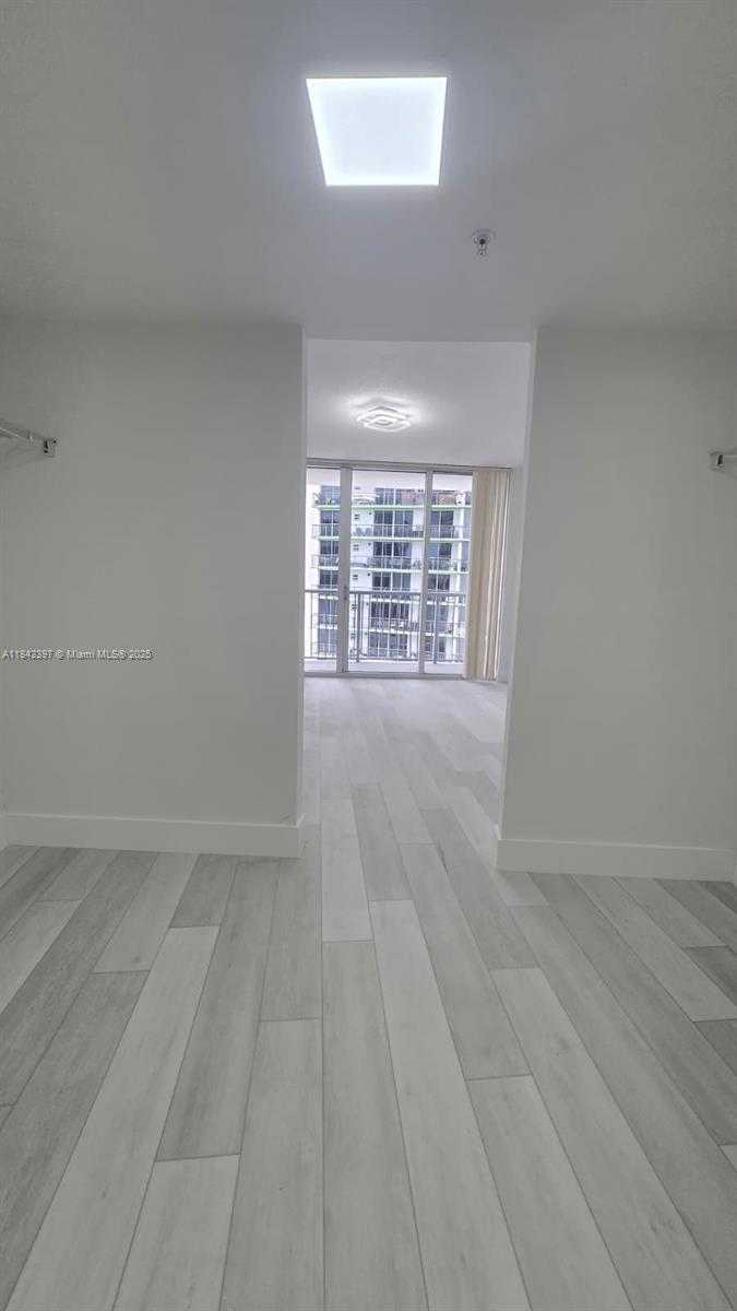 Small Image of 1750 NORTH BAYSHORE DR #2111, Miami Number 43