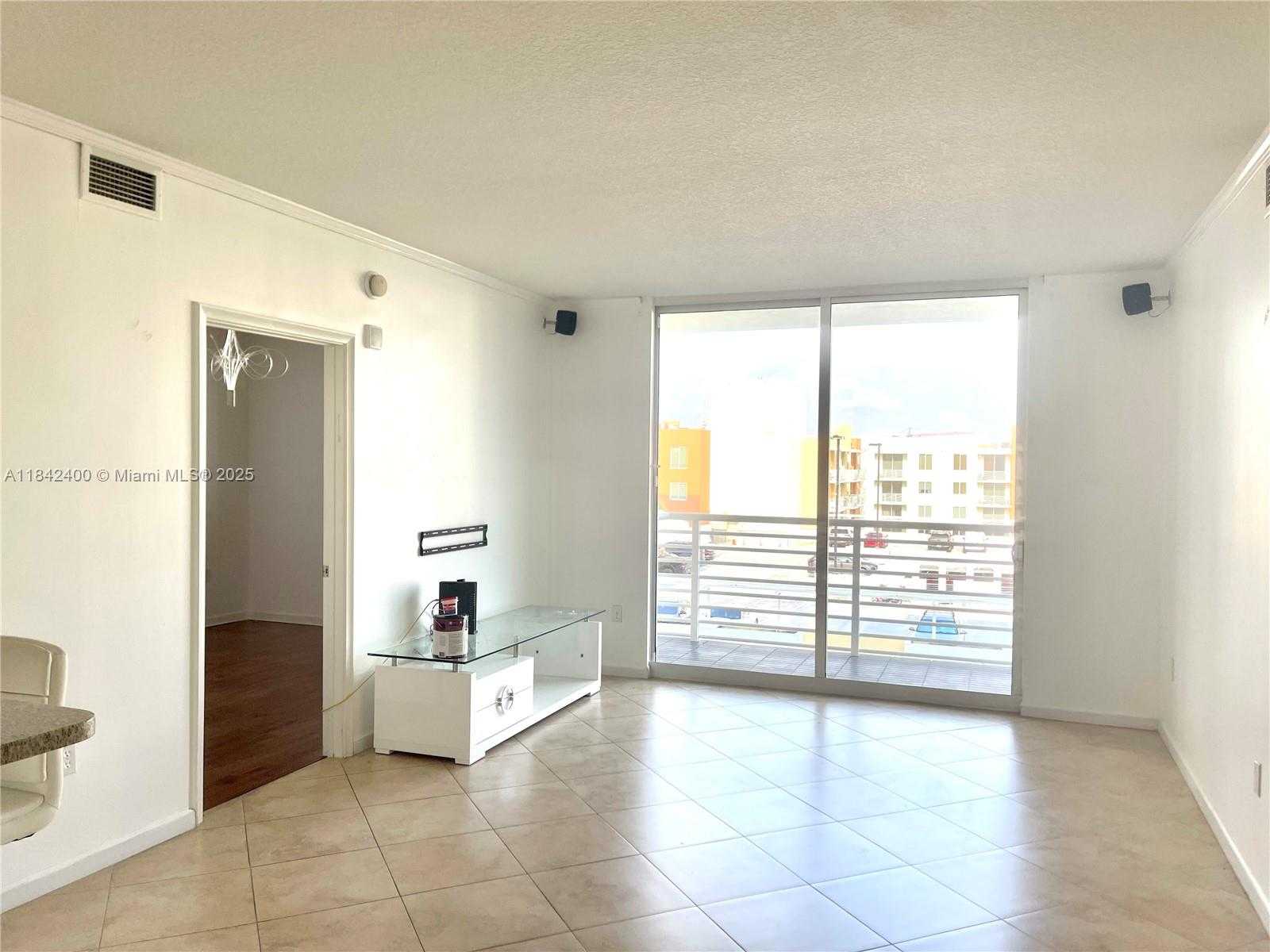 Small Image of 18800 NORTH EAST 29TH AVE #723, Aventura Number 2