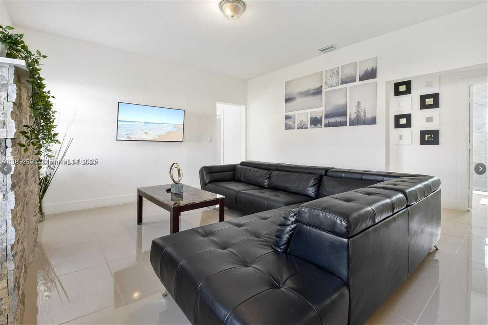 Small Image of 4508 NORTH WEST 1ST AVE #4508, Miami Number 3