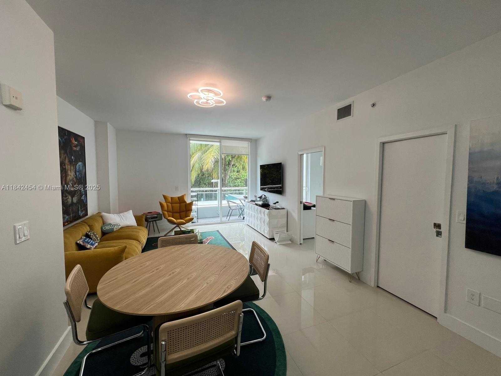 Small Image of 2020 PRAIRIE AVE #205, Miami Beach Number 14